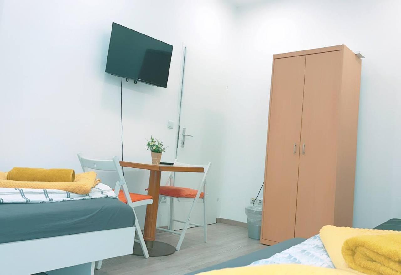 Comfort Triple Room Hn Vienne Extérieur photo