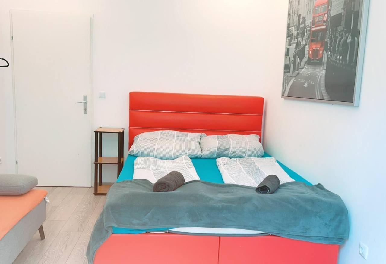Comfort Triple Room Hn Vienne Extérieur photo
